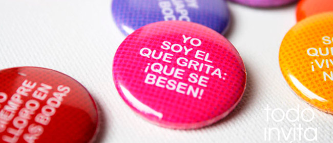 Chapas divertidas para tus invitados en tu boda