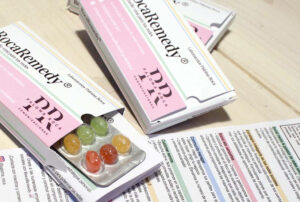 caja medicamento personalizado con caramelos para empresa